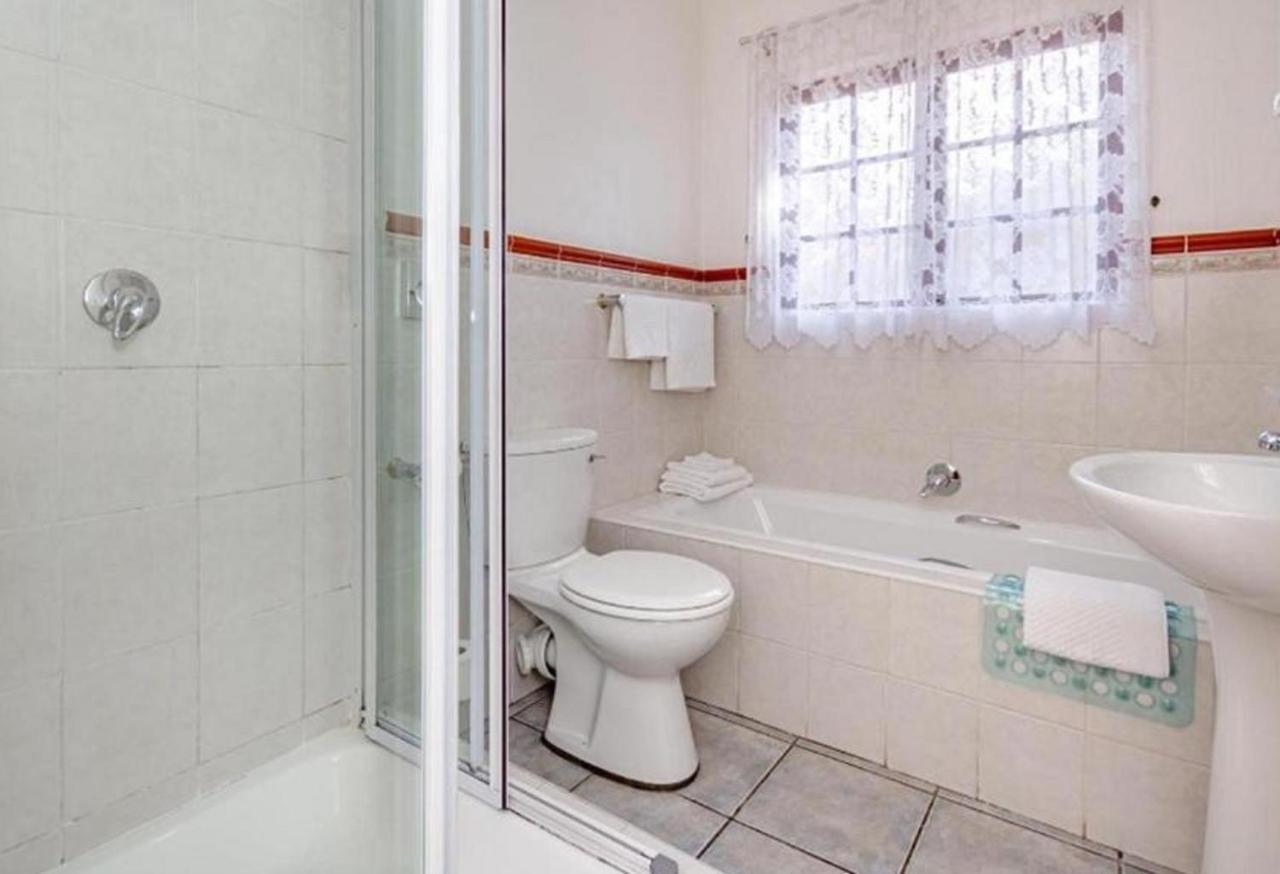 The Link Guest Lodge Kempton Park Buitenkant foto