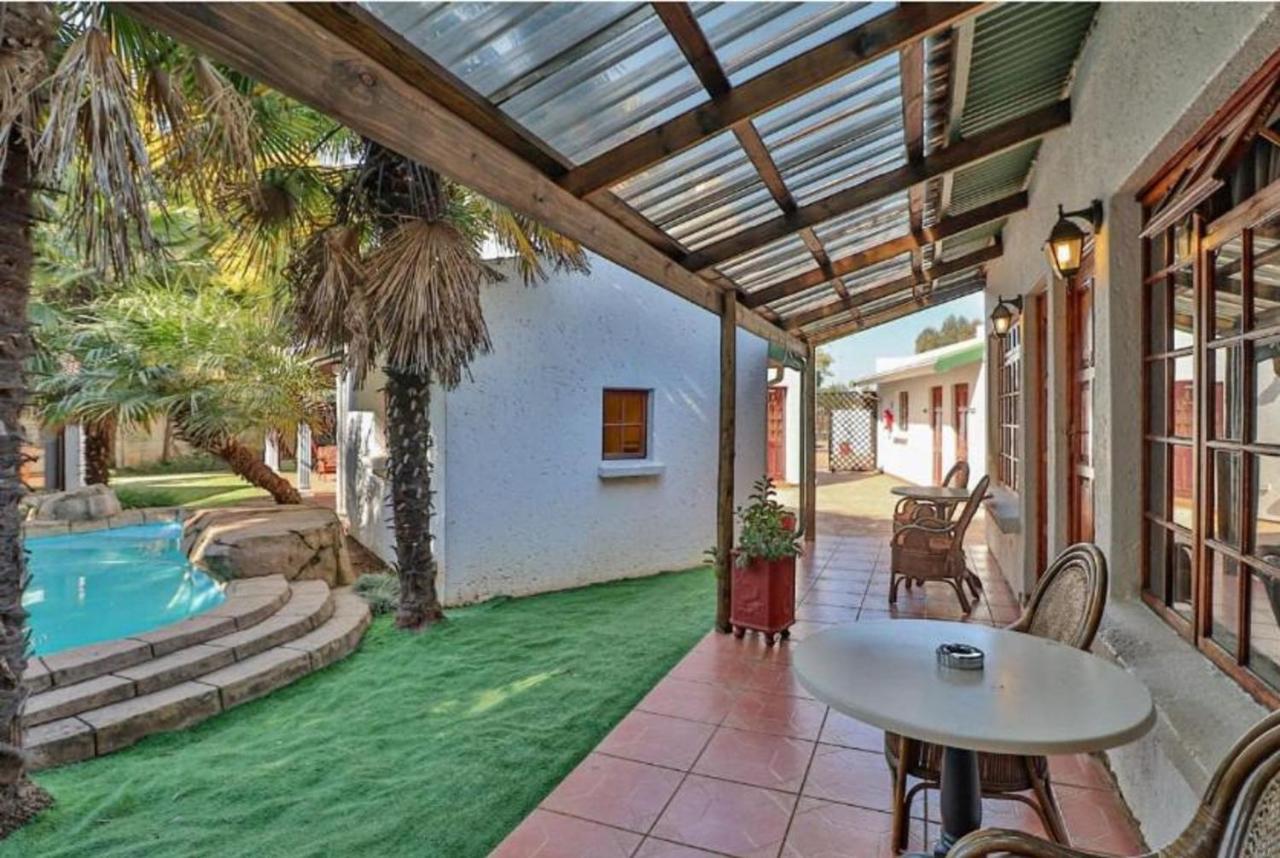 The Link Guest Lodge Kempton Park Buitenkant foto